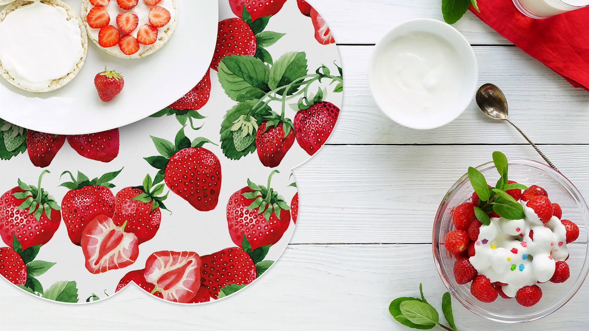 Sottopiatto a forma di fiore con grafica prestampata fragole | tictac.it Sottopiatto a forma di fiore con grafica prestampata fragole | tictac.it